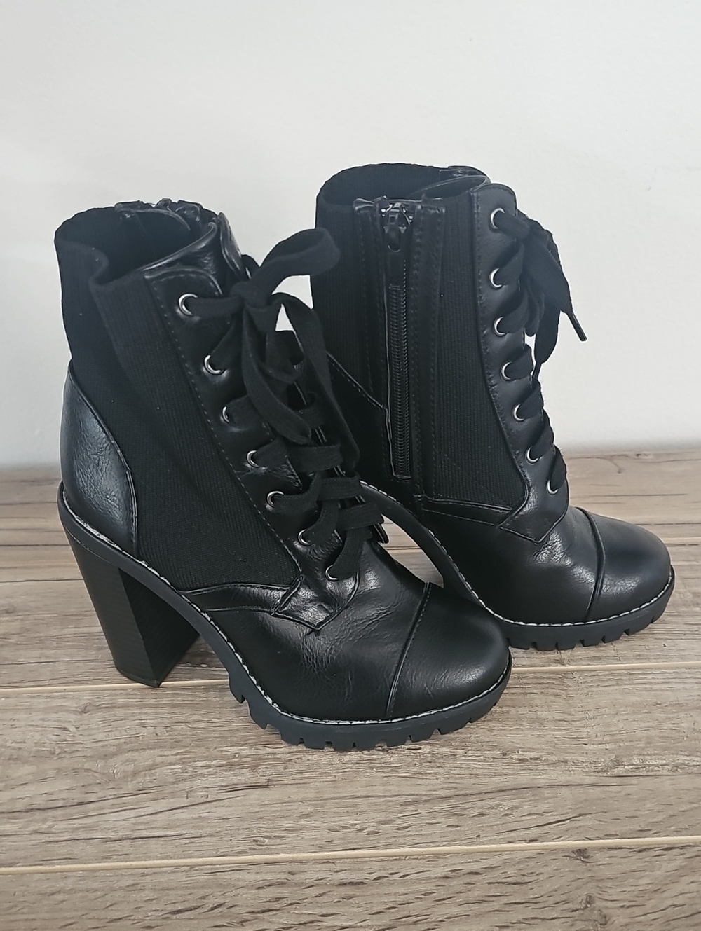 BCBGeneration Black Lace-up Heeled Boots Size 5